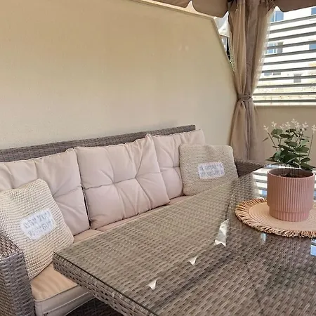 Piso Con Terraza A 5 Min Del Mar Apartment *